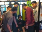 Pelaku pencurian saat dijemput polisi.(istimewa)