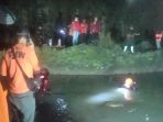 Tim SAR saat pencarian korban tenggelam.