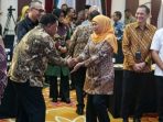 Bupati Marhaen saat menghadiri High Level Meeting (HLM) Forum Investasi Jatim 2026 di Gedung Negara Grahadi, Surabaya
