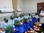 Bupati Marhaen saat memberikan arahan mengenai pentingnya KB pada peringatan Harganas 2026 di RSUD Nganjuk