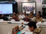 Suasana hearing di komisi B DPRD kota Surabaya. (Sugiantoro)