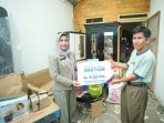 Korban kebakaran di Kelurahan Wates menerima bantuan dari Pemkot Mojokerto. (istimewa)