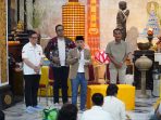 Bupati Mojokerto Muhammad Albarraa saat menghadiri peringatan Hari Raya Tri Suci Waisak 2570 Buddhis Era (BE) Tahun 2026 di Maha Vihara Mojopahit, Desa Bejijong, Kecamatan Trowulan. Bupati Mojokerto Muhammad Albarraa saat menghadiri peringatan Hari Raya Tri Suci Waisak 2570 Buddhis Era (BE) Tahun 2026 di Maha Vihara Mojopahit, Desa Bejijong, Kecamatan Trowulan.