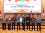 Bupati Lamongan Yuhronur Efendi dalam Nota Keuangan Rancangan Peraturan Daerah (Raperda) tentang Pertanggungjawaban Pelaksanaan APBD Tahun Anggaran 2025 pada rapat paripurna DPRD Lamongan Bupati Lamongan Yuhronur Efendi dalam Nota Keuangan Rancangan Peraturan Daerah (Raperda) tentang Pertanggungjawaban Pelaksanaan APBD Tahun Anggaran 2025 pada rapat paripurna DPRD Lamongan