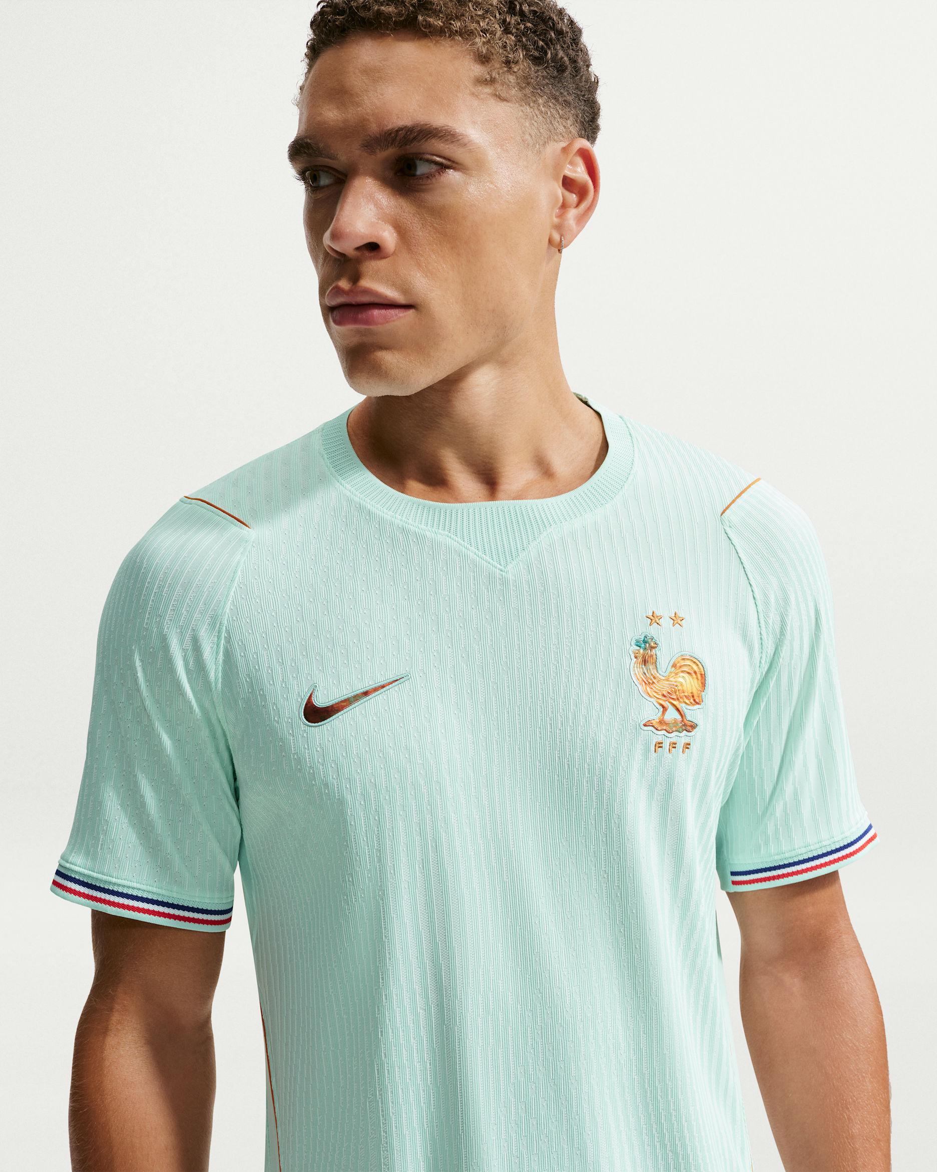 Bukan Soal Skor, 5 Jersey Piala Dunia 2026 Ini Justru Jadi Perbincangan Dunia 5 PRANCIS
