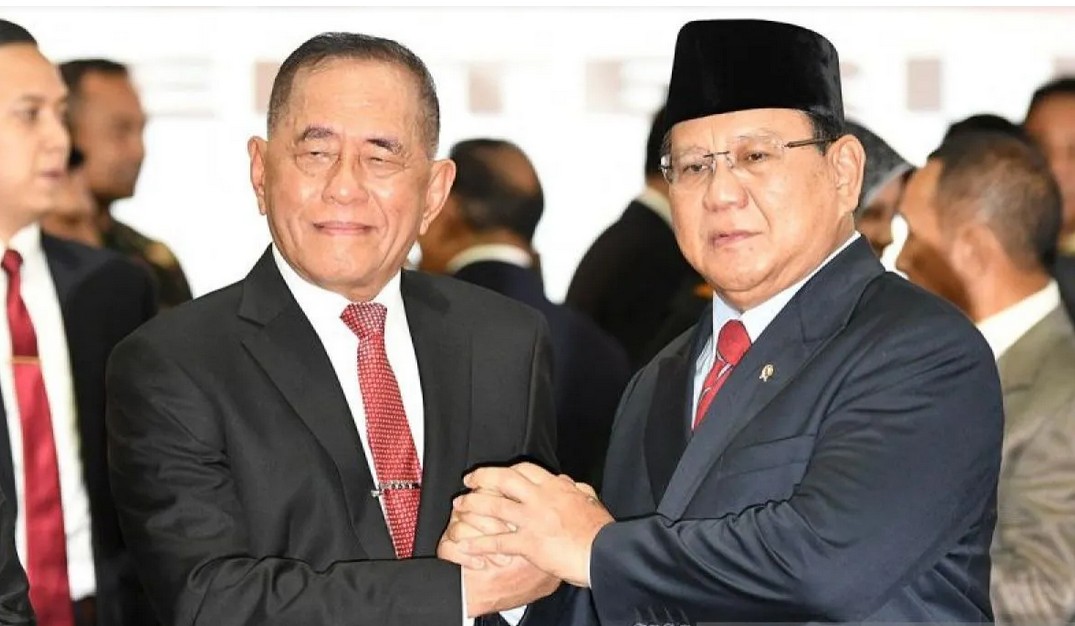 Penghormatan Terakhir untuk Sang Jenderal: Ryamizard Ryacudu Dimakamkan di TMP Kalibata 1 RYAMIZARD PRABOWO