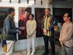 Rektor Unram Prof. Dr. Sukardi bersama Direktur Jenderal Pendidikan Tinggi Kementerian Pendidikan Tinggi, Sains, dan Teknologi (Kemdiktisaintek) Prof. Dr. Khairul Munadi saat mengunjungi kediaman Deswita Aulia Putri. (Foto: Ist) Rektor Unram Prof. Dr. Sukardi bersama Direktur Jenderal Pendidikan Tinggi Kementerian Pendidikan Tinggi, Sains, dan Teknologi (Kemdiktisaintek) Prof. Dr. Khairul Munadi saat mengunjungi kediaman Deswita Aulia Putri. (Foto: Ist)