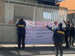 Tim Penyidik Direktorat Tindak Pidana Ekonomi Khusus (Dittipideksus) Bareskrim Polri menyita pabrik pemurnias emas ilegal di Berbek Industri, Sidoarjo. Tim Penyidik Direktorat Tindak Pidana Ekonomi Khusus (Dittipideksus) Bareskrim Polri menyita pabrik pemurnias emas ilegal di Berbek Industri, Sidoarjo.