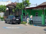 Rumah yang dikontrak terduga pelaku pemerkosaan di Sidokare, Sidoarjo tutup rapat tidak berpenghuni. (Foto: Achmad Adi Nurcahya) Rumah yang dikontrak terduga pelaku pemerkosaan di Sidokare, Sidoarjo tutup rapat tidak berpenghuni. (Foto: Achmad Adi Nurcahya)