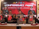 Kapolres Lamongan AKBP Arif Fazlurrahman saat pers rilis ungkap kasus ganjal ATM. Kapolres Lamongan AKBP Arif Fazlurrahman saat pers rilis ungkap kasus ganjal ATM.