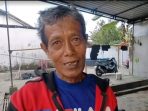 Tukang ojek yang di tahan warga. (Foto: Ist)