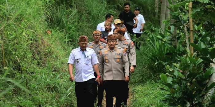 Hari Bhayangkara ke-80, Polres Probolinggo Bedah Rumah Warga di Pelosok Desa 1 WhatsApp Image 2026 06 25 at 11.43.02 AM 1