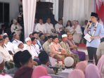 Bupati Jember Muhammad Fawait menyapa guru ngaji di Sukorambi. (Foto: Ist)