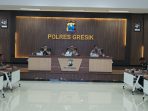 Rapat Koordinasi (Rakor) Pengamanan Pengesahan Warga Baru PSHT PM Cabang Gresik Tahun 2026 yang berlangsung di Aula Rupatama Sarja Arya Racana Mapolres Gresik Rapat Koordinasi (Rakor) Pengamanan Pengesahan Warga Baru PSHT PM Cabang Gresik Tahun 2026 yang berlangsung di Aula Rupatama Sarja Arya Racana Mapolres Gresik