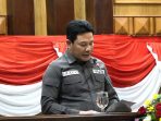 Bupati Sidoarjo Subandi saat memaparkan Nota Keuangan APBD Tahun 2025 di Ruang Rapat Paripurna DPRD Kabupaten Sidoarjo. (Foto: Ist)