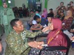 Dandim 0824/Jember Letkol Inf Rifqi Muhammad Syuhada saat menyapa pasien. (Foto: Ist) Dandim 0824/Jember Letkol Inf Rifqi Muhammad Syuhada saat menyapa pasien. (Foto: Ist)