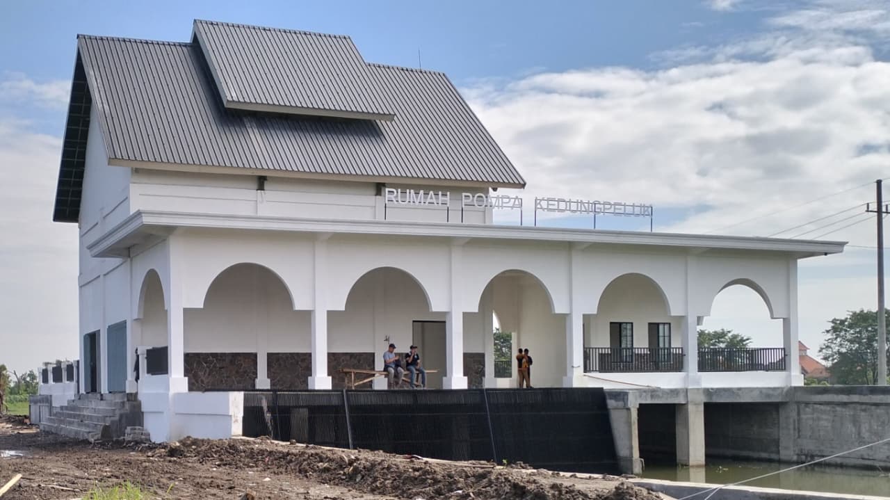 Rumah Pompa Kedungpeluk yang berada di Kecamatan Candi, Sidoarjo. (Foto: Achmad Adi Nurcahya)
