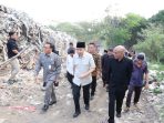 Bupati Jember Muhammad Fawait saat meninjau TPA Pakusari Jember. (Foto: Ist)