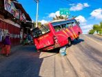 Kondisi Bus Tayo saat masih terperosok di tebing jembatan Kuncir Ngetos sebelum dievakuasi