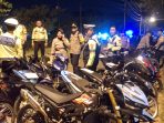 Polres Lamongan menindak puluhan kendaraan berknalpot brong. Polres Lamongan menindak puluhan kendaraan berknalpot brong.
