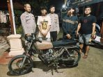 Dua remaja diamankan Polres Lamongan karena mencuri motor CB. Dua remaja diamankan Polres Lamongan karena mencuri motor CB.