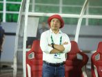 CEO Deltras FC Amir Burhannudin saat mendampingi timnya berlaga. (Foto: Ist)