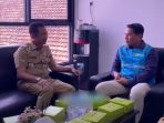 Bapenda Jombang bersama PLN saat melakukan uji petik pelanggan listrik.(istimewa)