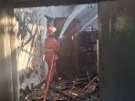 Kebakaran menghanguskan tiga kamar rumah warga desa Barongsawahan.(istimewa)