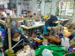 Pekerjaan konfeksi di Pasuruan.