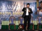 nganjuk Bupati Nganjuk, Marhaen Djumadi saat memberikan sambutan dan motivasi dalam acara Haflah Akhirussannah dan Wisuda Purna Siswa YPI Da’watul Khoir, Kertosono.