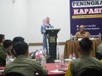 ning ita Ning Ita saat memberikan arahan.(istimewa)