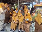 Para guru SDN Srengseng Sawah 15 Pagi.