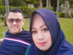 Sekretaris PRKP Bangkalan Ruly Yunus Setiawati bersama pria bernama Erlan.