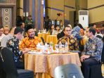 Bupati Gresik Fandi Akhmad Yani, Kepala DPMPTSP Reza Pahlevi dan jajaran kepala OPD saat kegiatan The 1st Gresik Business Forum. (Foto: Ist)