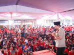 Bupati Jember Muhammad Fawait menyapa siswa siswi SMPN 1 Jember. (Foto: Ist) Bupati Jember Muhammad Fawait menyapa siswa siswi SMPN 1 Jember. (Foto: Ist)