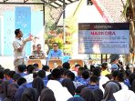 Kasat Resnarkoba Polres Lamongan AKP Tulus Haryanto memberikan penyuluhan kepada siswa SMAN 1 Ngimbang. (Foto: Ist) Kasat Resnarkoba Polres Lamongan AKP Tulus Haryanto memberikan penyuluhan kepada siswa SMAN 1 Ngimbang. (Foto: Ist)