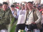 Direktur Utama Perum Bulog Letjen TNI (Purn) Ahmad Rizal Ramdhani (kanan) saat menghadiri Gerakan Tanam Padi Serentak di kawasan cetak sawah, Merauke, Papua Selatan. Direktur Utama Perum Bulog Letjen TNI (Purn) Ahmad Rizal Ramdhani (kanan) saat menghadiri Gerakan Tanam Padi Serentak di kawasan cetak sawah, Merauke, Papua Selatan.
