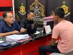 Pelaku saat diamankan di Mapolres Jember. (Foto: Aji) Pelaku saat diamankan di Mapolres Jember. (Foto: Aji)