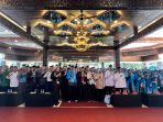 Bupati Nganjuk, Marhaen Djumadi bersama 378 jemaah haji Kloter 113 di pendopo KRT Sosrokoesoemo.
