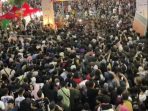 IMG-20260706-WA0003 Suasana kericuhan konser Denny Caknan di Surabaya. (Istimewa)