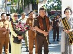 Kajati Jawa Timur, Dr. Abdul Qohar saat tiba di Kantor Kejaksaan Negeri Nganjuk disambut langsung oleh Kepala Kejaksaan Negeri (Kajari) Nganjuk, Dr. Dino Kriesmiardi