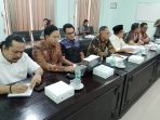 IMG-20260709-WA0022 Komisi B DPRD bersama PT BPR Bank Jombang saat rapat dengar pendapat.(istimewa)