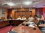 rapat pembahasan Kartu Tanda Anggota (KTA) Biasa dan peningkatan status keanggotaan yang dipimpin Ketua Umum PWI Pusat, Akhmad Munir