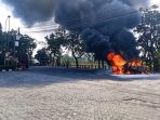 IMG-20260711-WA0024 Kondisi mobil Daihatsu Taruna merah bernopol AB 1748 MD yang hangus terbakar di depan SPBU Sukomoro, Nganjuk, usai meledak dan mengakibatkan tiga penumpangnya mengalami luka bakar