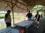 Unit Reskrim cek lokasi pencurian.