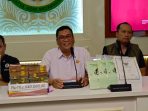 Kajari Rutandi Gustawirya saat konferensi pers perkara PTSL