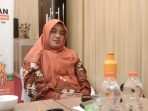 IMG-20260715-WA0012 Anggota Komisi XII DPR RI, Meitry Citra Wardani, saat memberikan keterangan kepada media di sela-sela acara Bimtek Pengelolaan Sampah di Front One Hotel Nganjuk. (Agus Karyono)