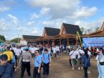 IMG-20260721-WA0008 Masyarakat saat melakukan pembersihan di kawasan KNMP Lateng.