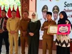 IMG-20260721-WA0016 Bupati Mojokerto Muhammad Al Barra menyerahkan penghargaan kepada 12 koperasi berprestasi pada peringatan Hari Koperasi Nasional ke-79 di Pendopo Graha Maja Tama.( Istimewa)