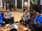 DPD KNPI bersama Kapolres Jombang AKBP Ardi Kurniawan saat audensi. (istimewa)